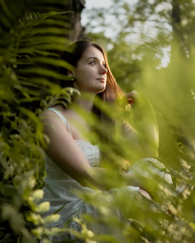 Atmospheric female portrait — mood & frame