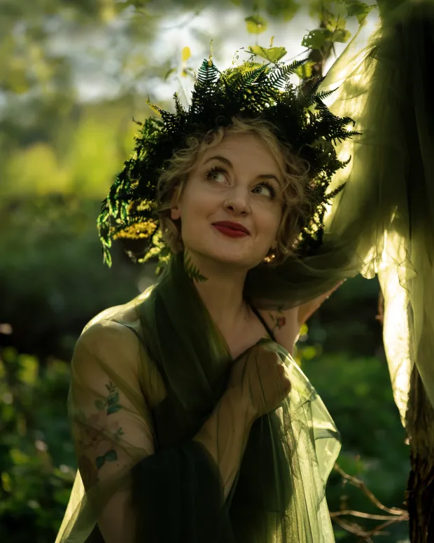 Atmospheric female portrait — mood & frame