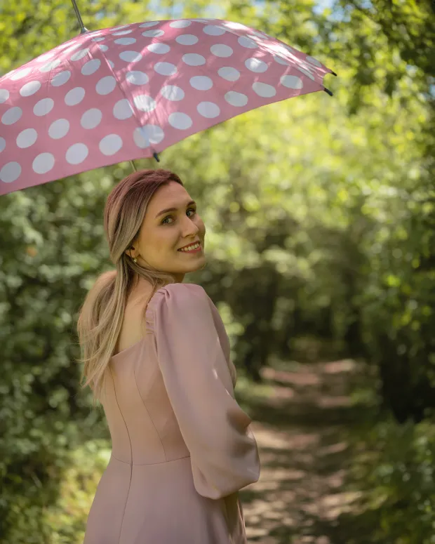 Atmospheric female portrait — mood & frame